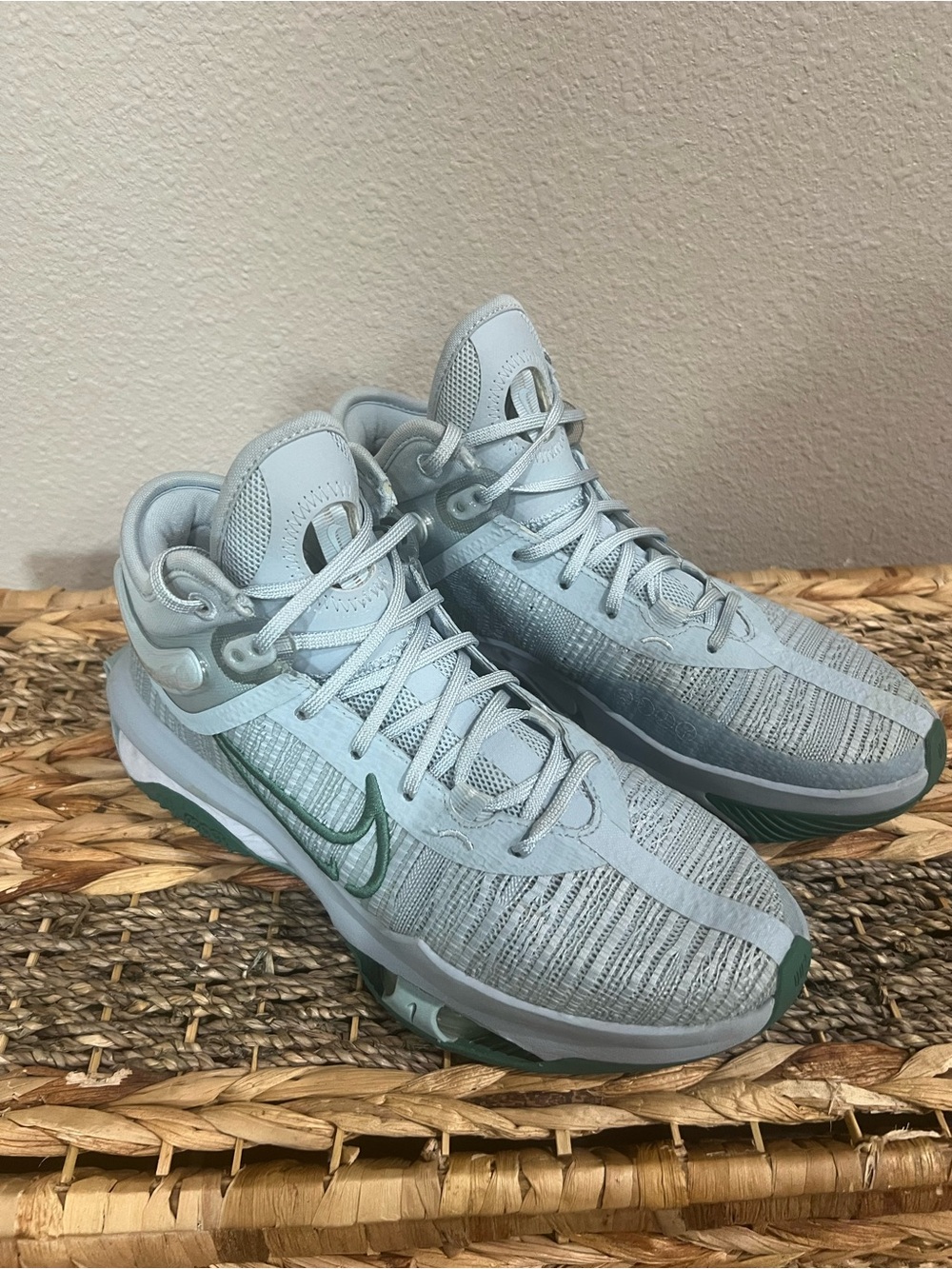 Nike Air Zoom GT Jump 2 Basketball Shoes Size: 9
